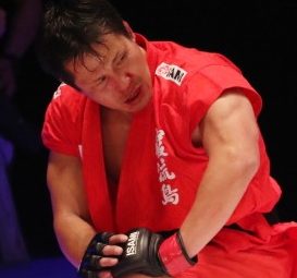 2016年7月31日巌流島・元プロボクシング世界ヘビー級チャンピオン と対戦します。